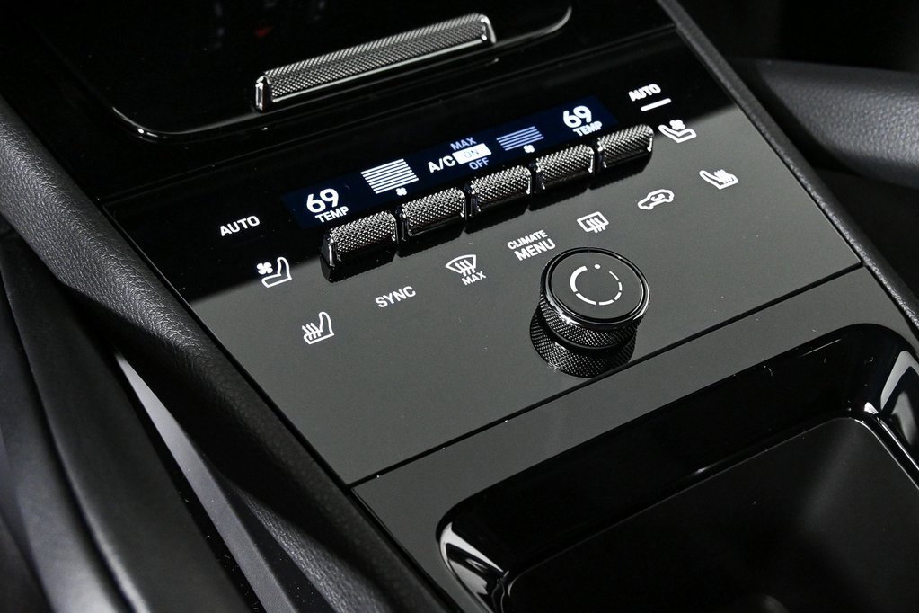 Used 2025 Porsche Cayenne Coupe image 16