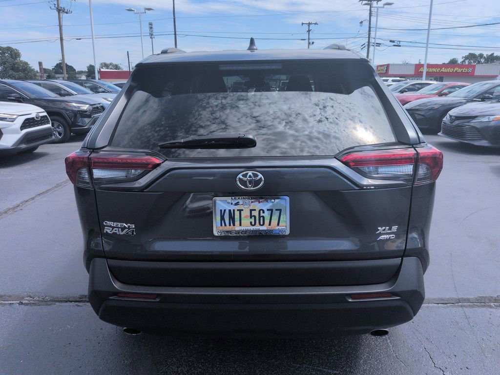 Used 2025 Toyota RAV4 XLE AWD/4WD image 4