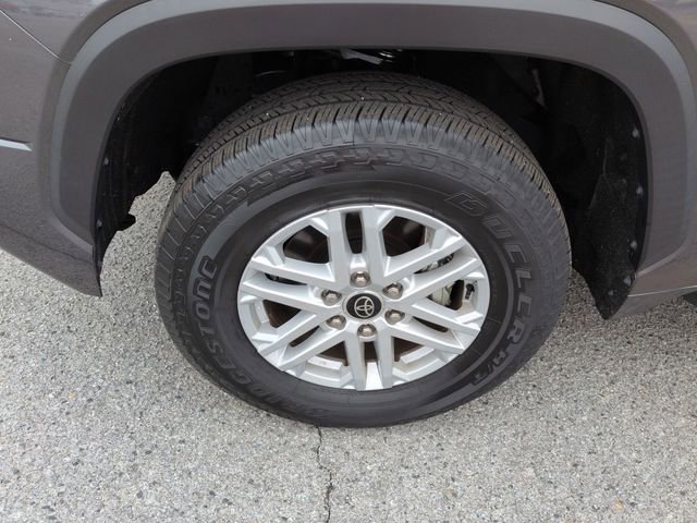 Used 2022 Toyota Tundra SR5 w/ Convenience Package image 10