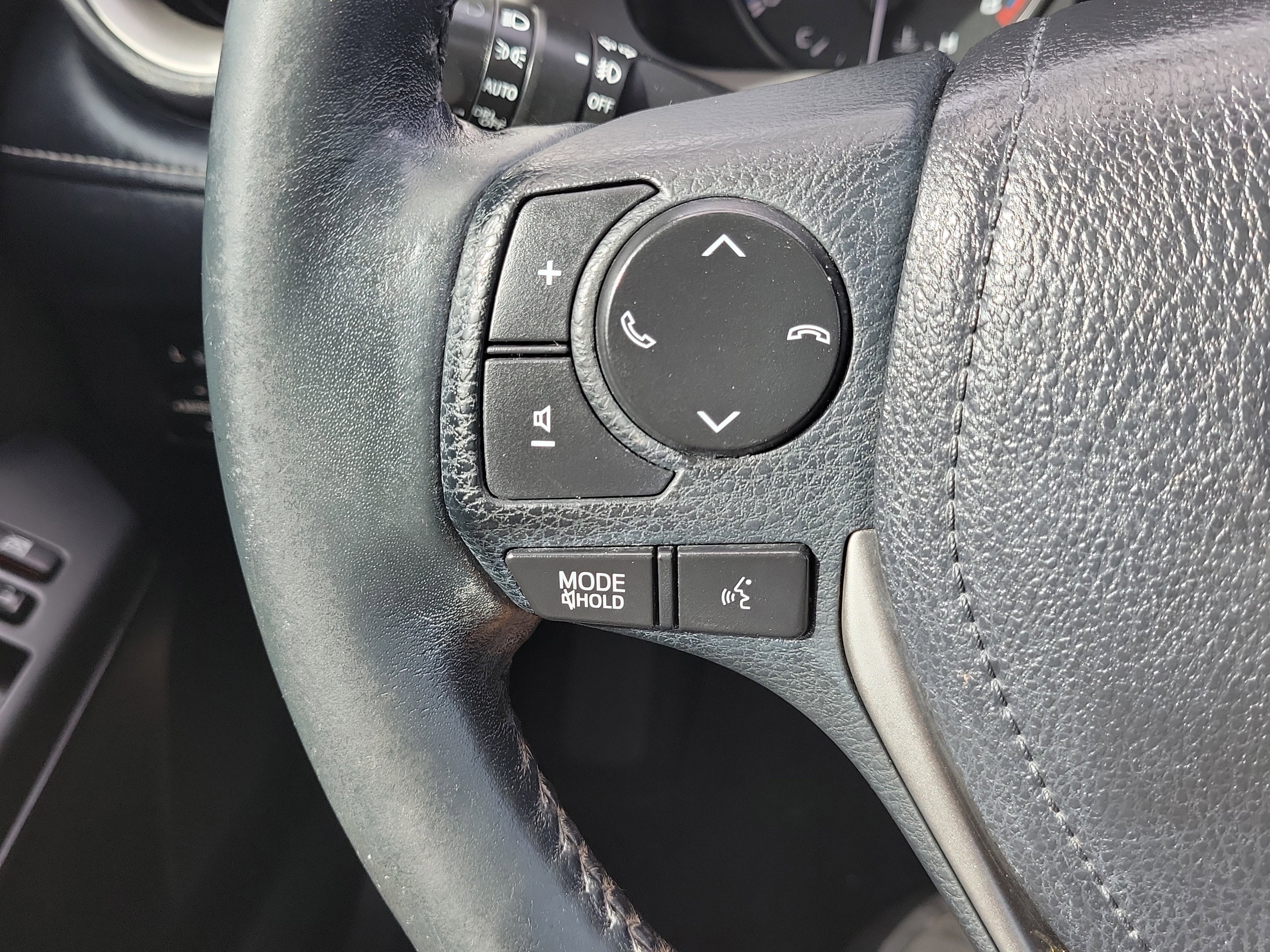 Used 2018 Toyota RAV4 XLE w/ Plus Extra Value Package FWD image 23