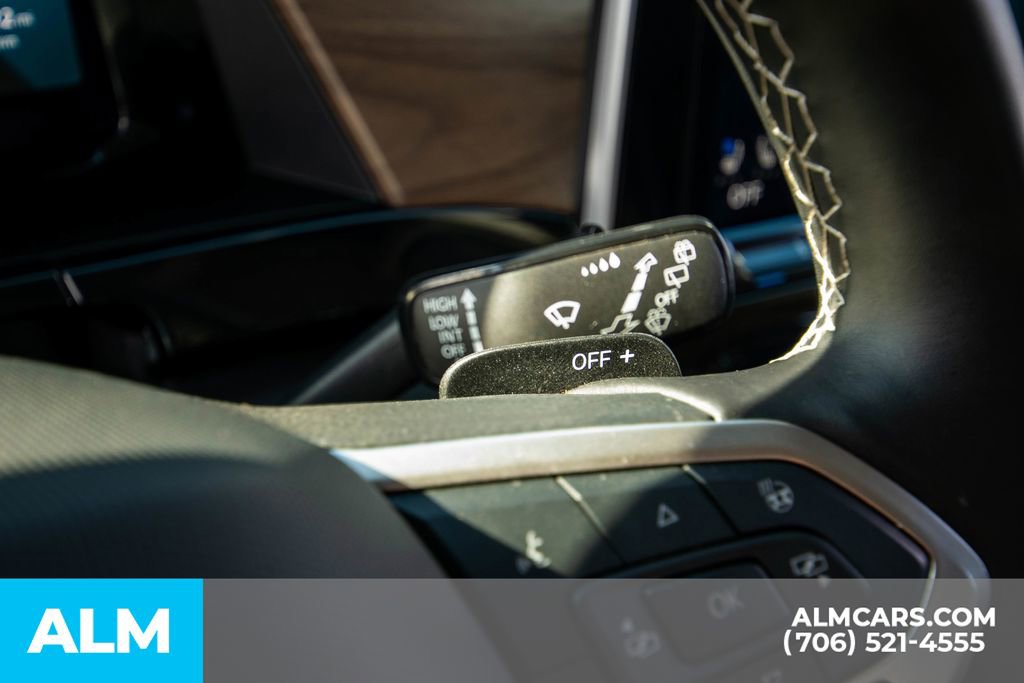 Used 2025 Volkswagen Atlas SE image 21