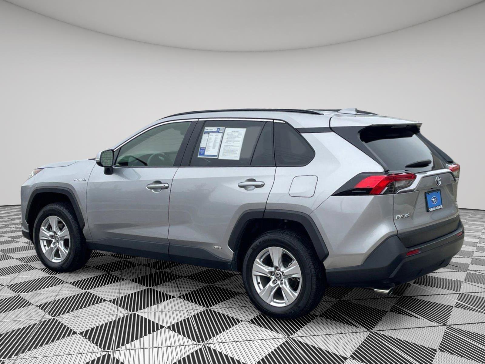 Used 2020 Toyota RAV4 XLE w/ Carpet Mat Package image 8