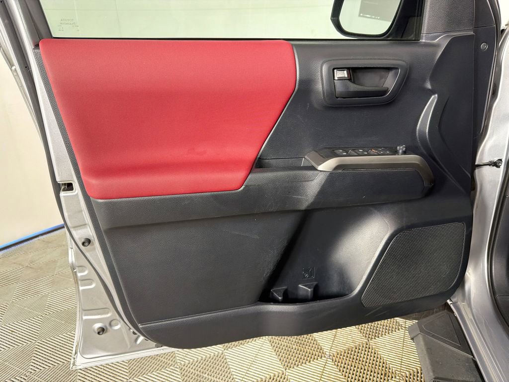 Used 2019 Toyota Tacoma SR5 RWD image 10