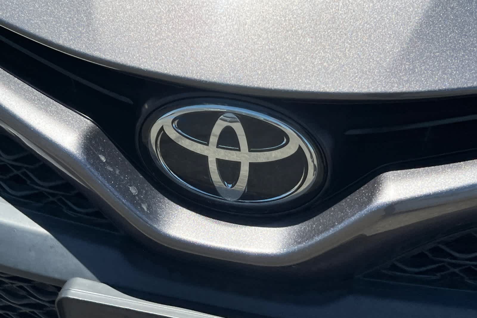 Used 2019 Toyota Camry SE w/ Audio Package FWD image 13