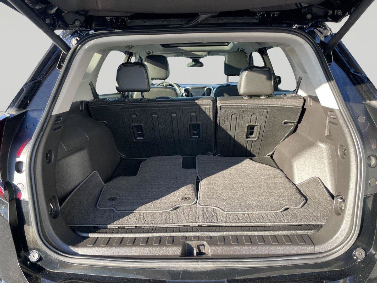 Used 2024 GMC Terrain SLT w/ Elevation Edition AWD/4WD image 9