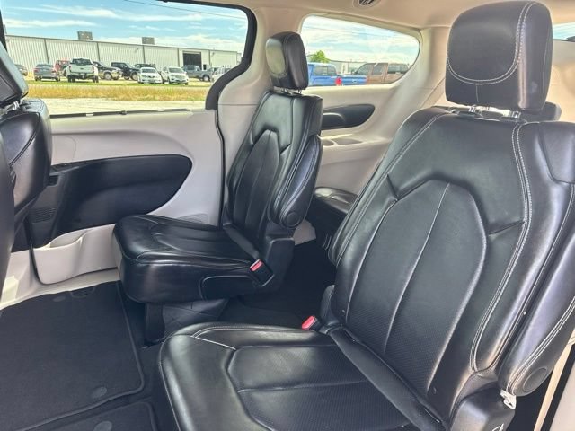 Used 2024 Chrysler Pacifica Touring-L FWD image 21