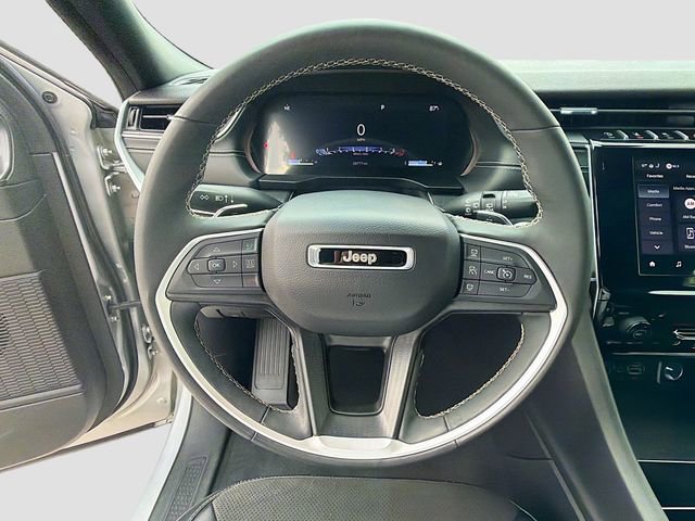 Used 2024 Jeep Grand Cherokee Altitude RWD image 37