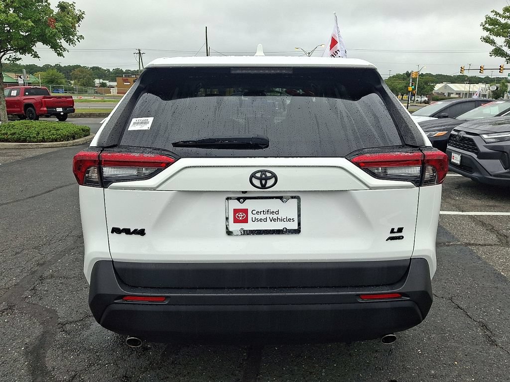 Certified 2023 Toyota RAV4 LE AWD/4WD image 5