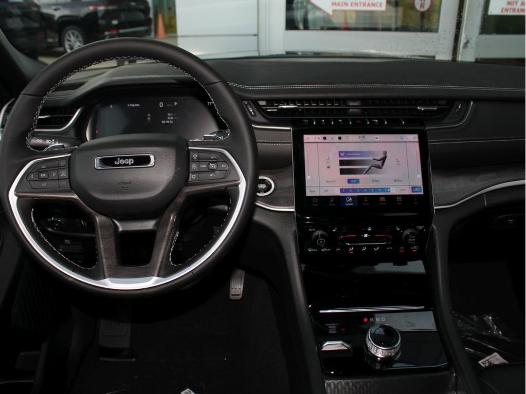 New 2025 Jeep Grand Cherokee Limited w/ Black Appearance Package image 24