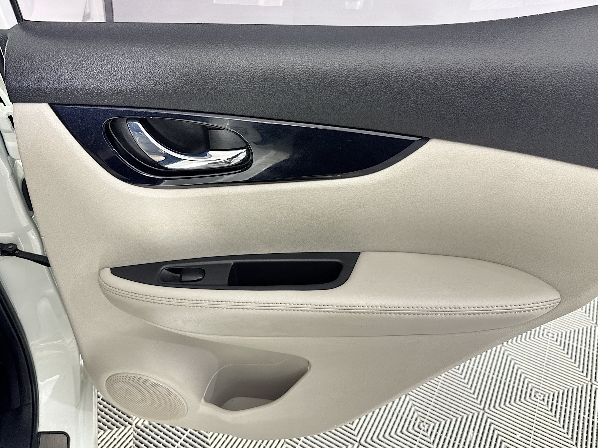 Used 2019 Nissan Rogue Sport SV FWD image 23