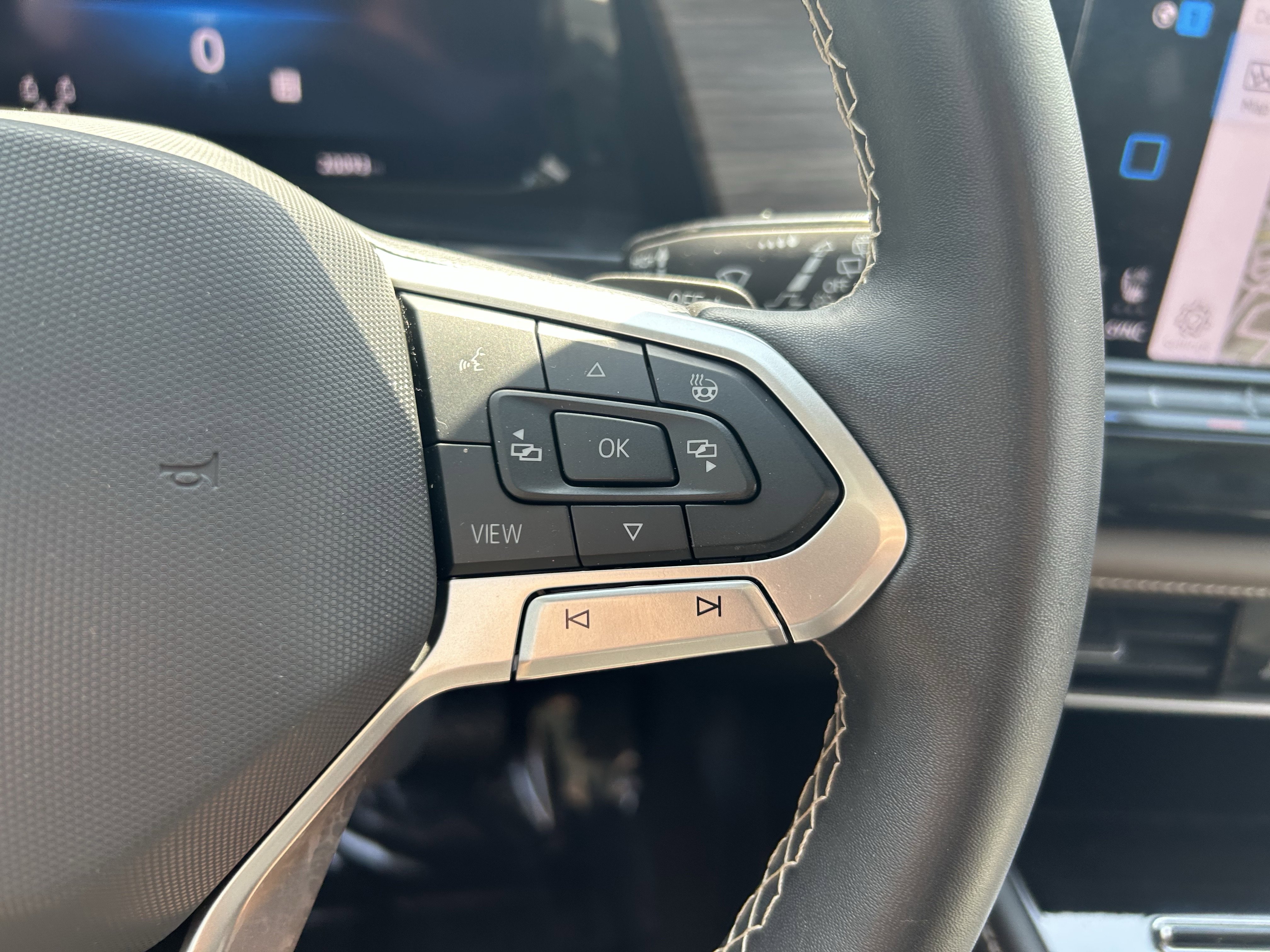 Used 2024 Volkswagen Atlas SEL AWD/4WD image 18