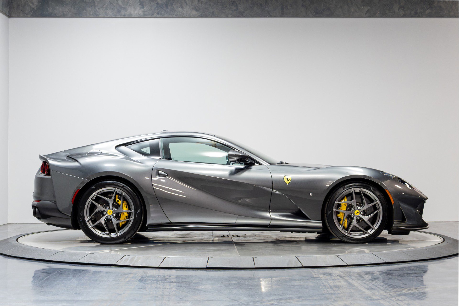 Used 2020 Ferrari 812 Superfast RWD image 17