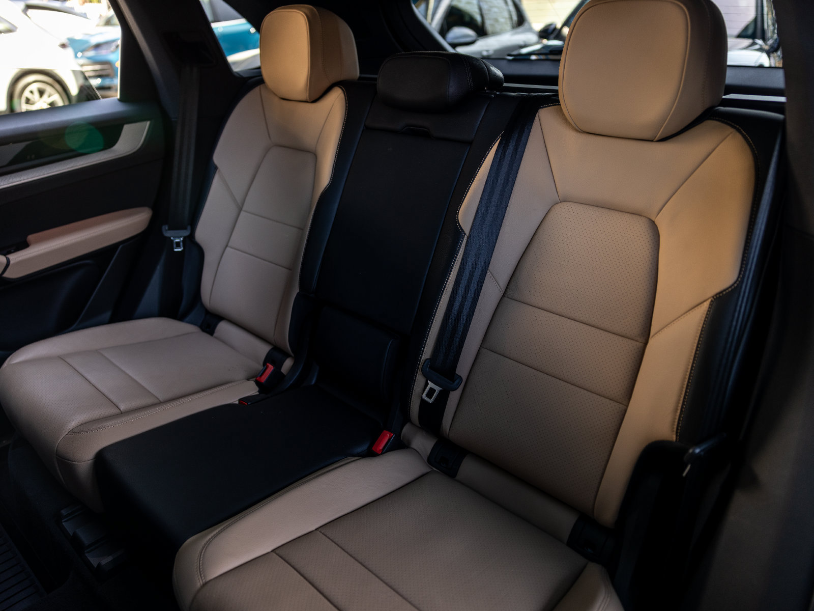Certified 2025 Porsche Cayenne S w/ Premium Package Plus AWD/4WD image 28