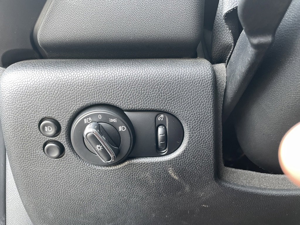 Used 2021 MINI Cooper 4-Door Hardtop image 14