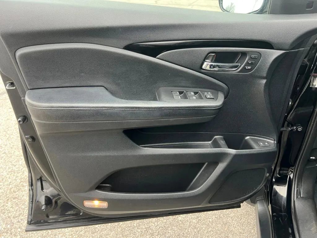 Used 2017 Honda Pilot Elite image 28