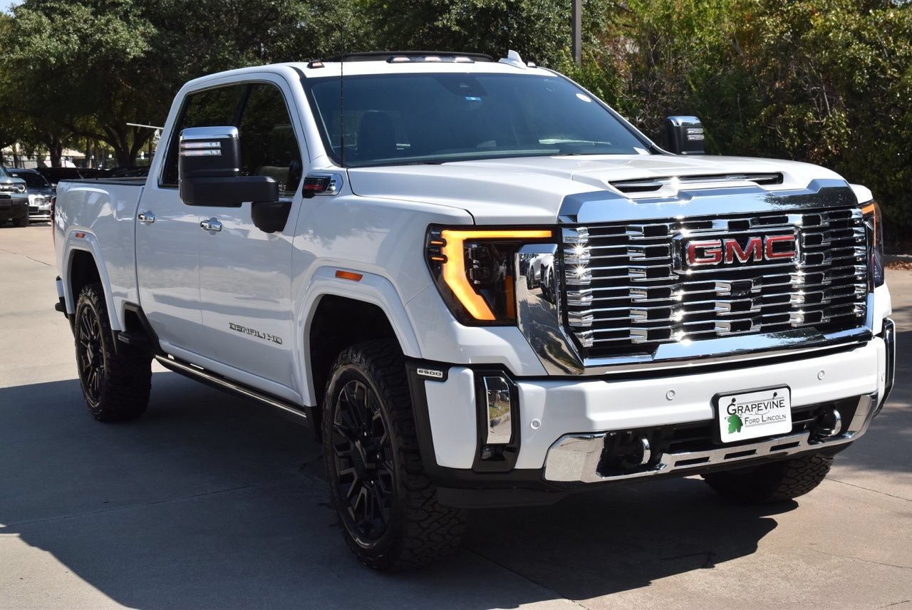 Used 2024 GMC Sierra 2500 Denali w/ Denali Reserve Package AWD/4WD image 4
