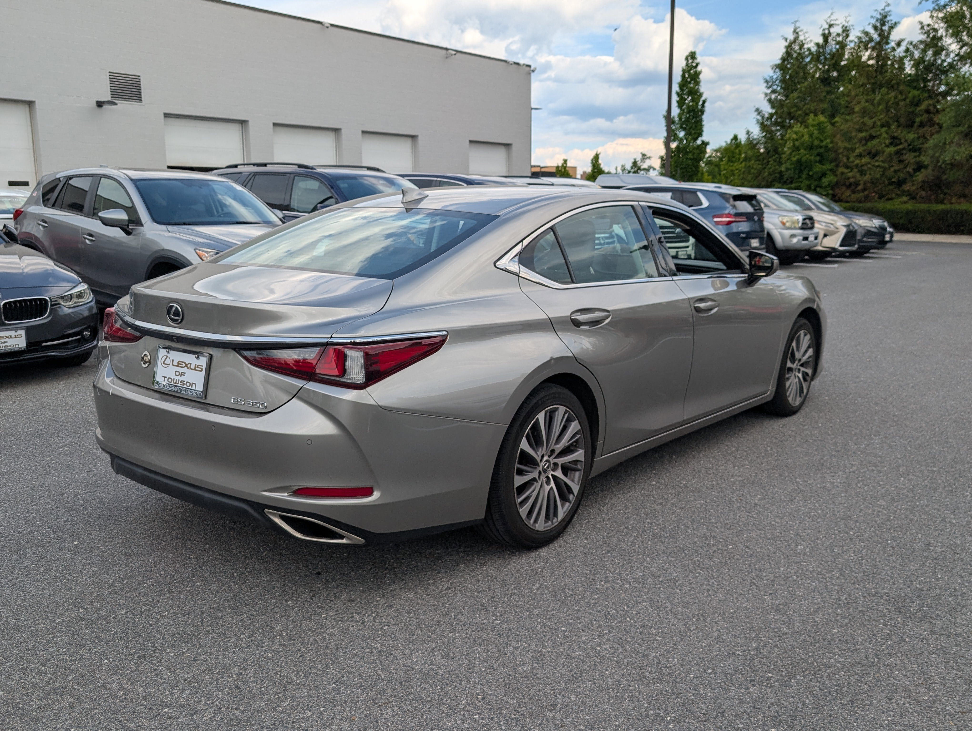 Used 2019 Lexus ES 350 w/ Premium Package FWD image 3