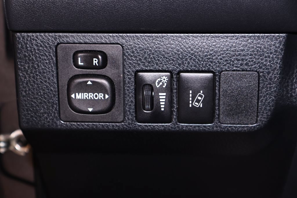 Used 2018 Toyota RAV4 LE w/ Carpet Mat Package AWD/4WD image 24