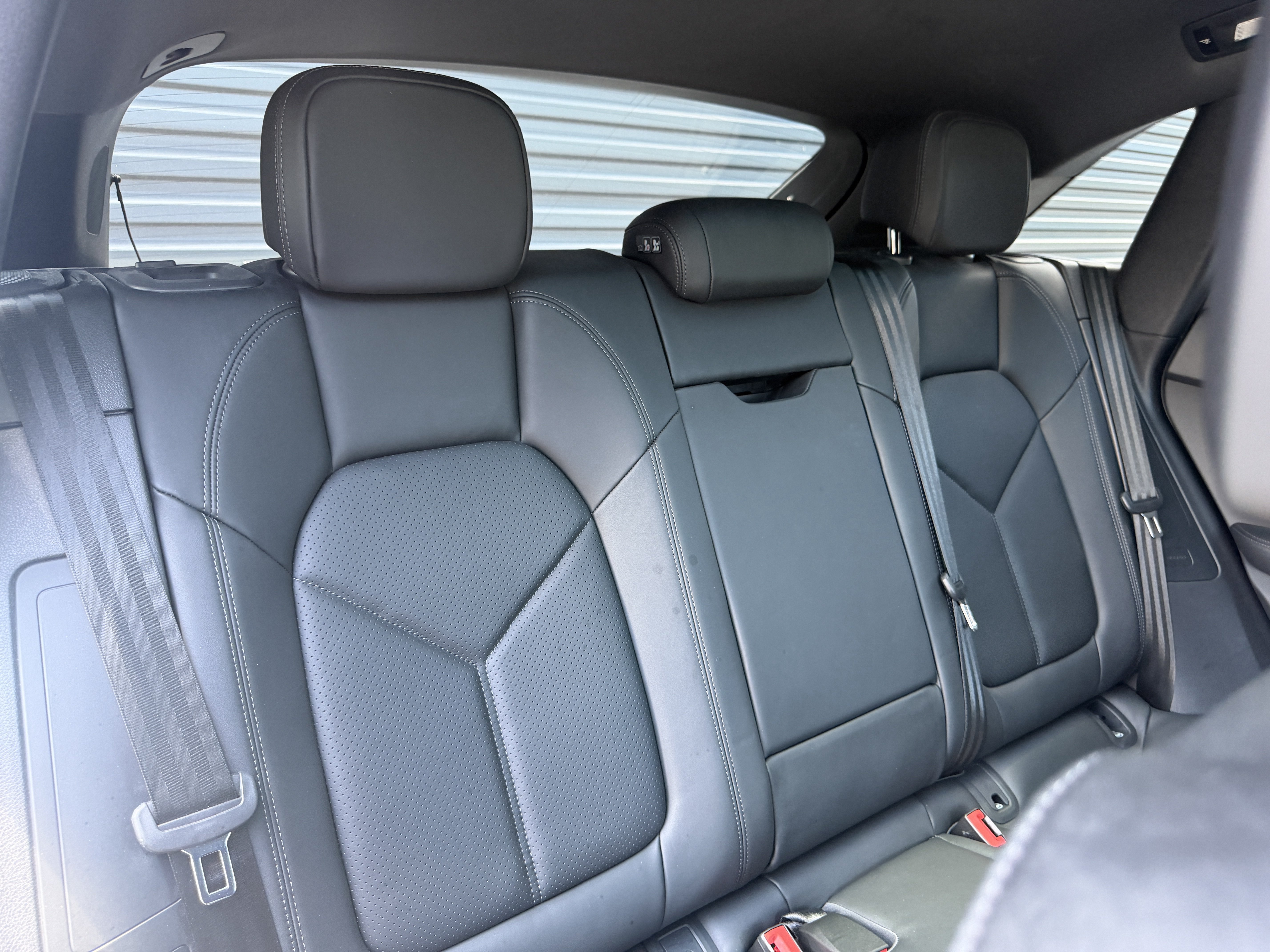 Certified 2023 Porsche Macan S AWD/4WD image 18