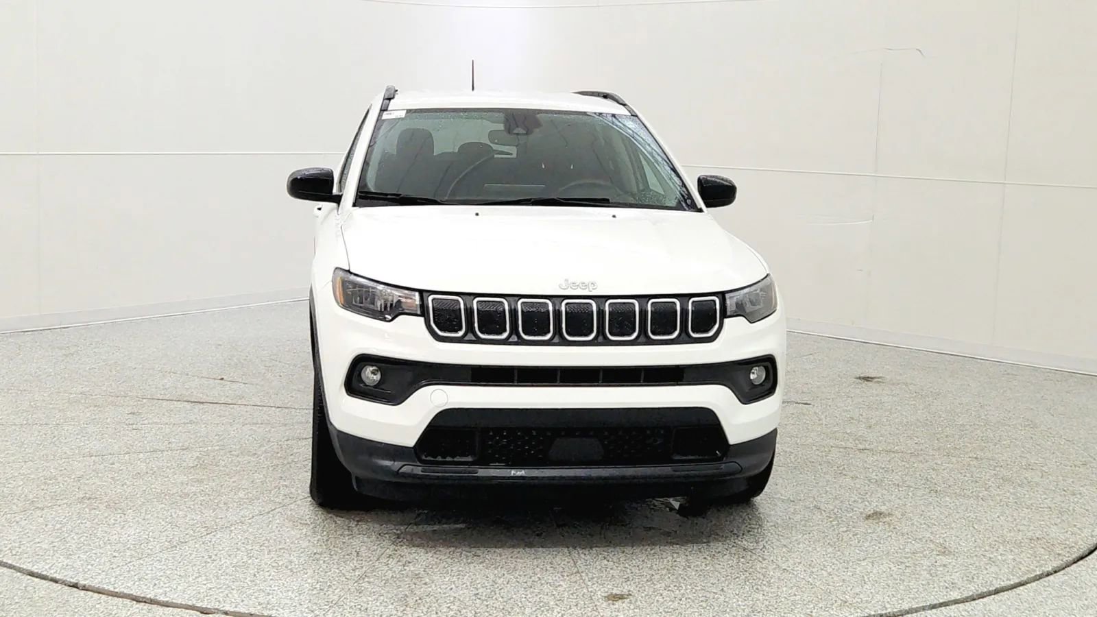 Used 2022 Jeep Compass Latitude image 2