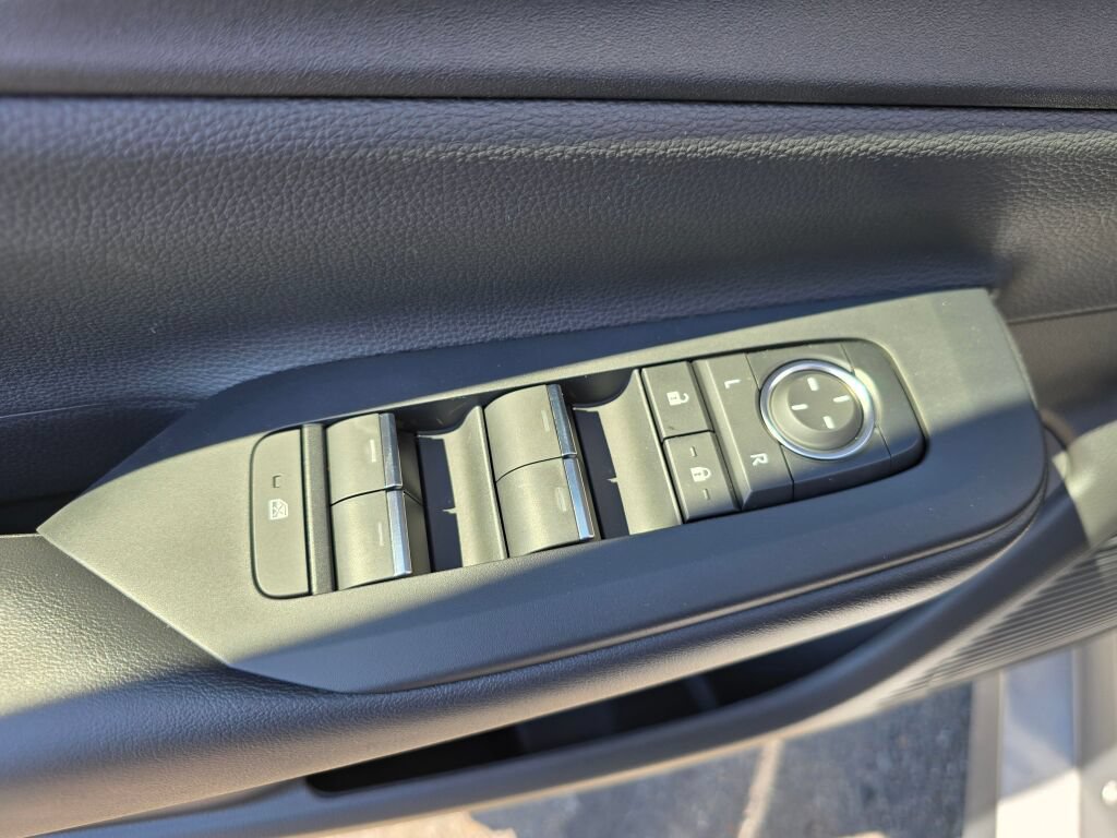 New 2027 Toyota Prius Plug-In Hybrid FWD image 17