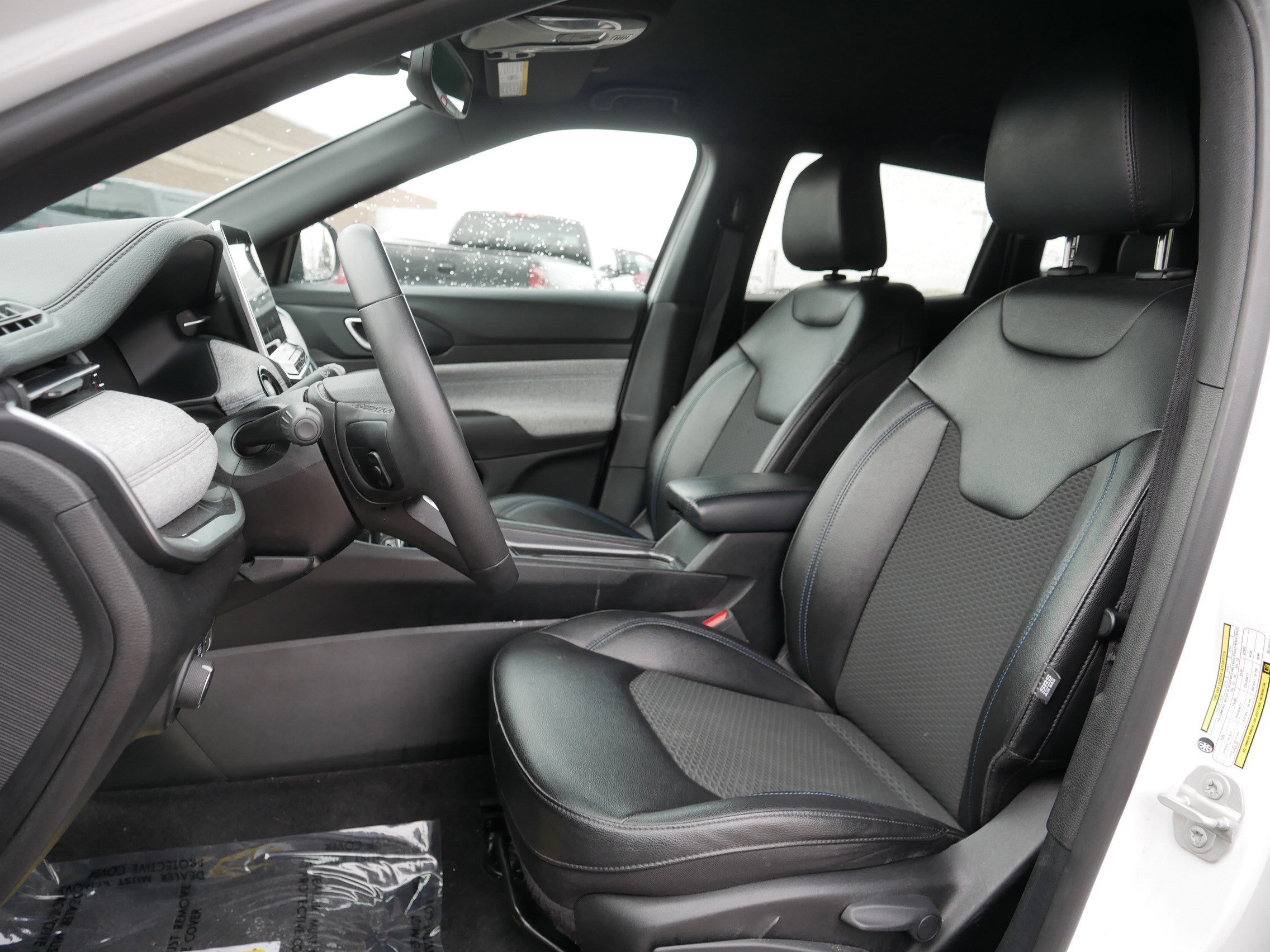 Certified 2024 Jeep Compass Latitude image 34