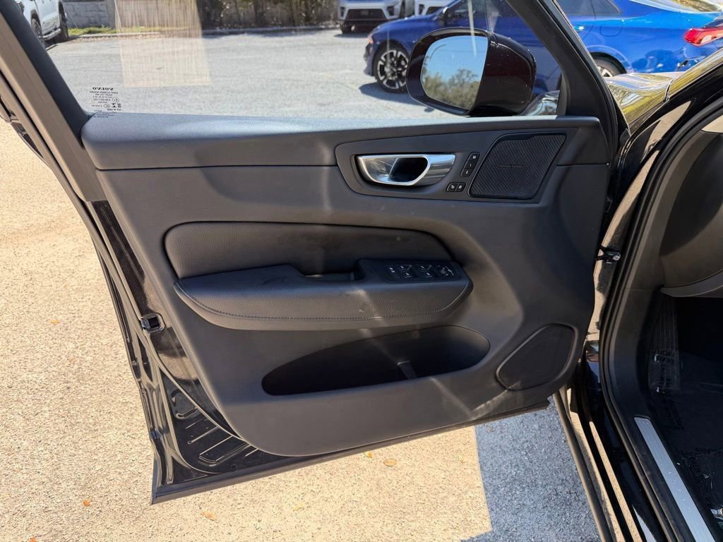 Used 2020 Volvo XC60 T5 Momentum image 13