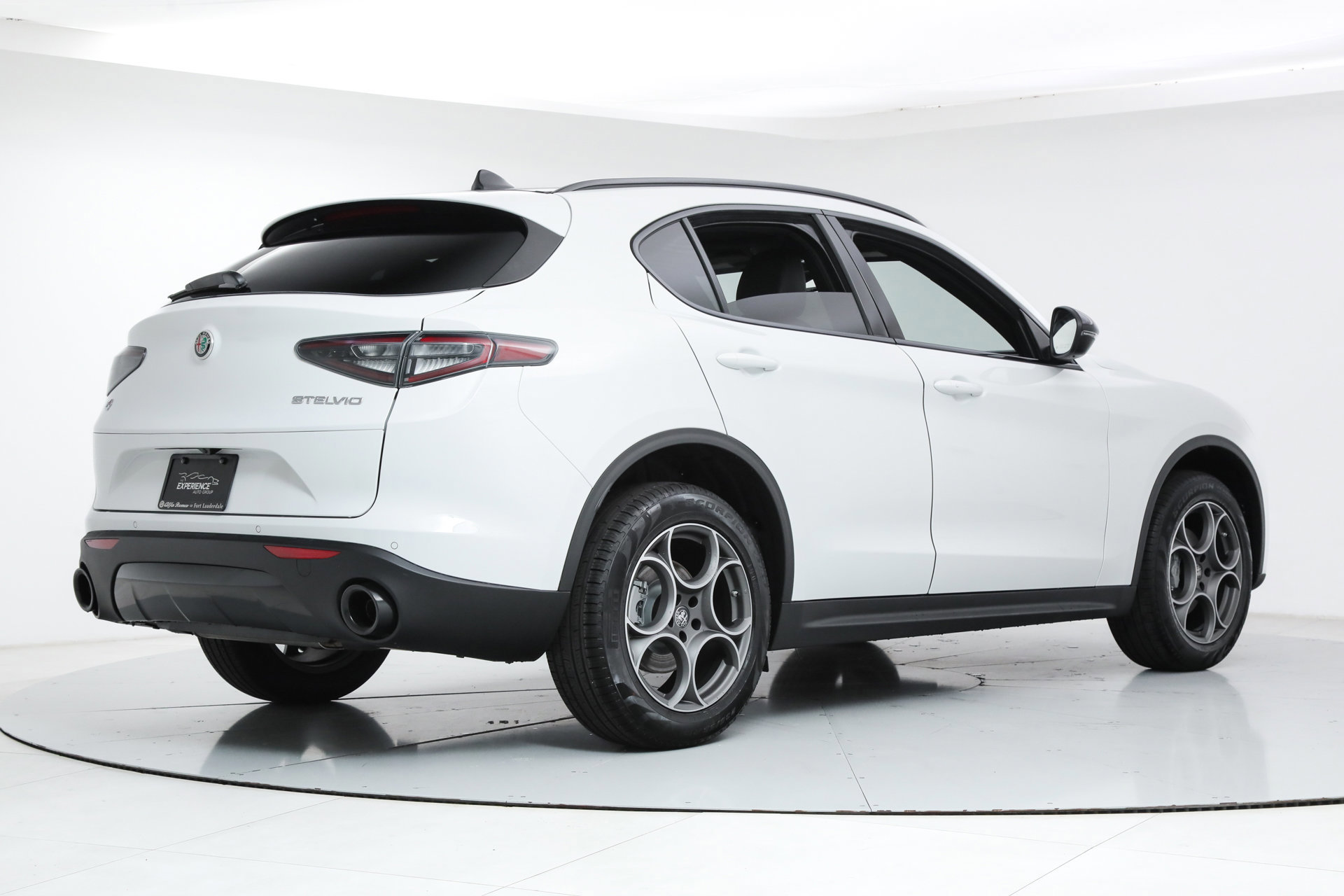 New 2025 Alfa Romeo Stelvio Sprint w/ Convenience Package AWD/4WD image 5