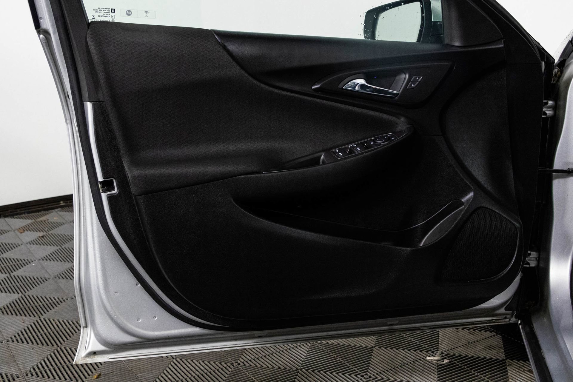 Used 2018 Chevrolet Malibu LT image 33