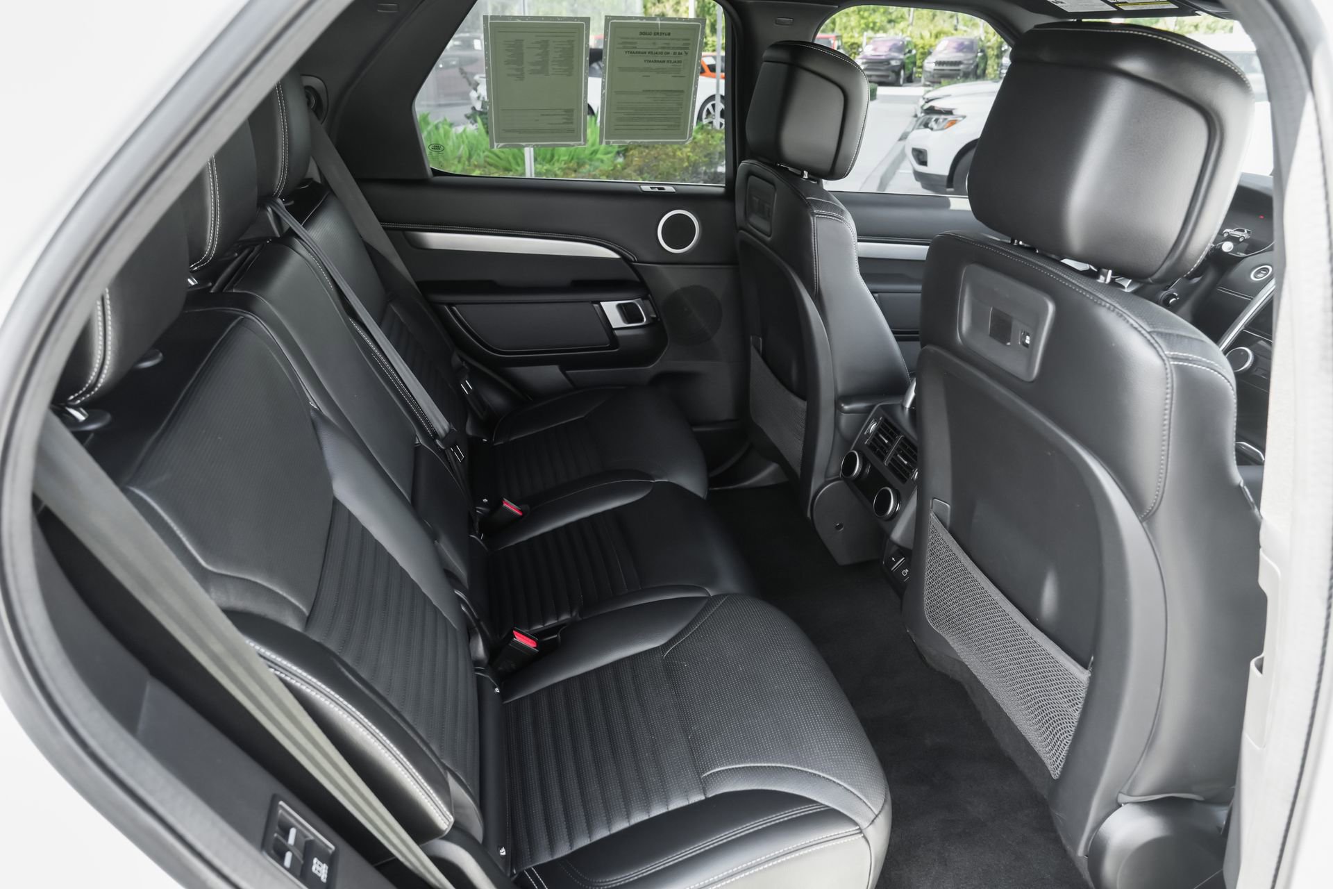 Used 2024 Land Rover Discovery Dynamic SE image 35