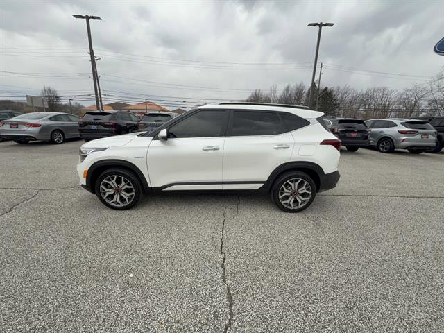 Used 2023 Kia Seltos SX w/ SX Sunroof Package AWD/4WD image 2