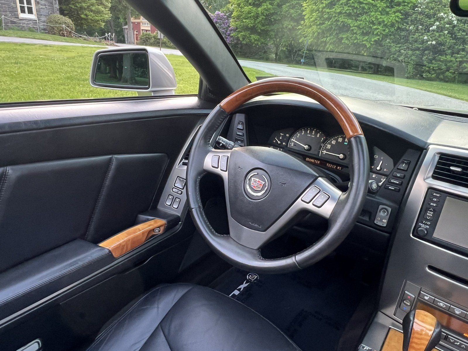 Used 2004 Cadillac XLR RWD image 13