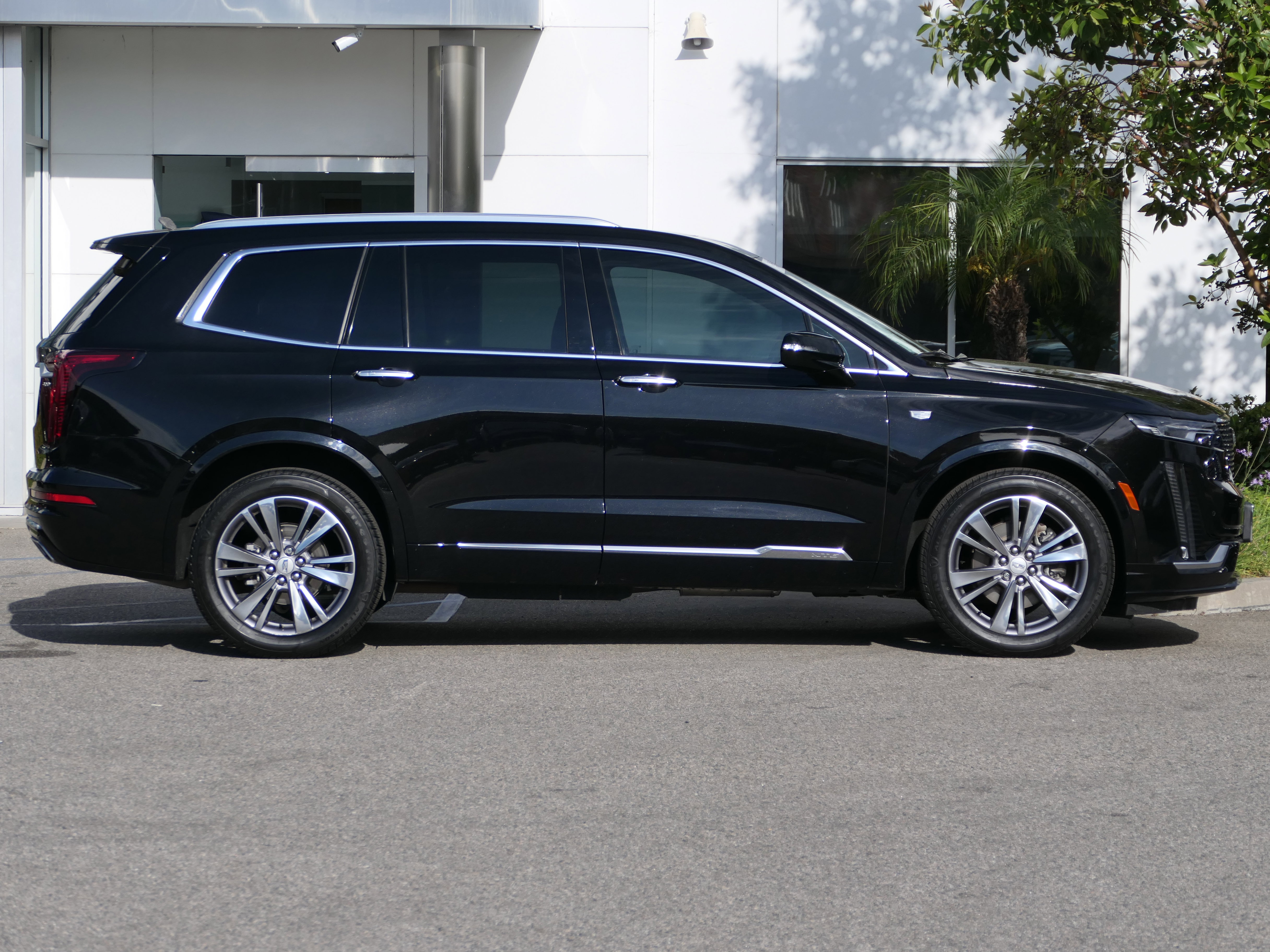 Certified 2024 Cadillac XT6 Premium Luxury FWD image 7