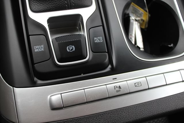 Certified 2024 Kia Carnival LX FWD image 9