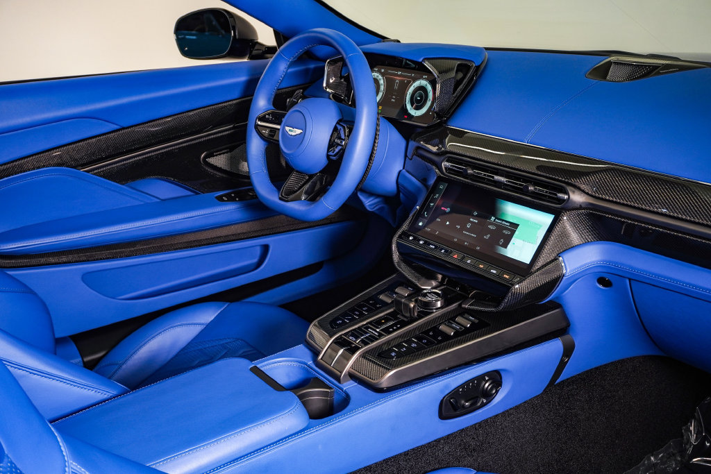 Used 2026 Aston Martin Vanquish Convertible RWD image 18