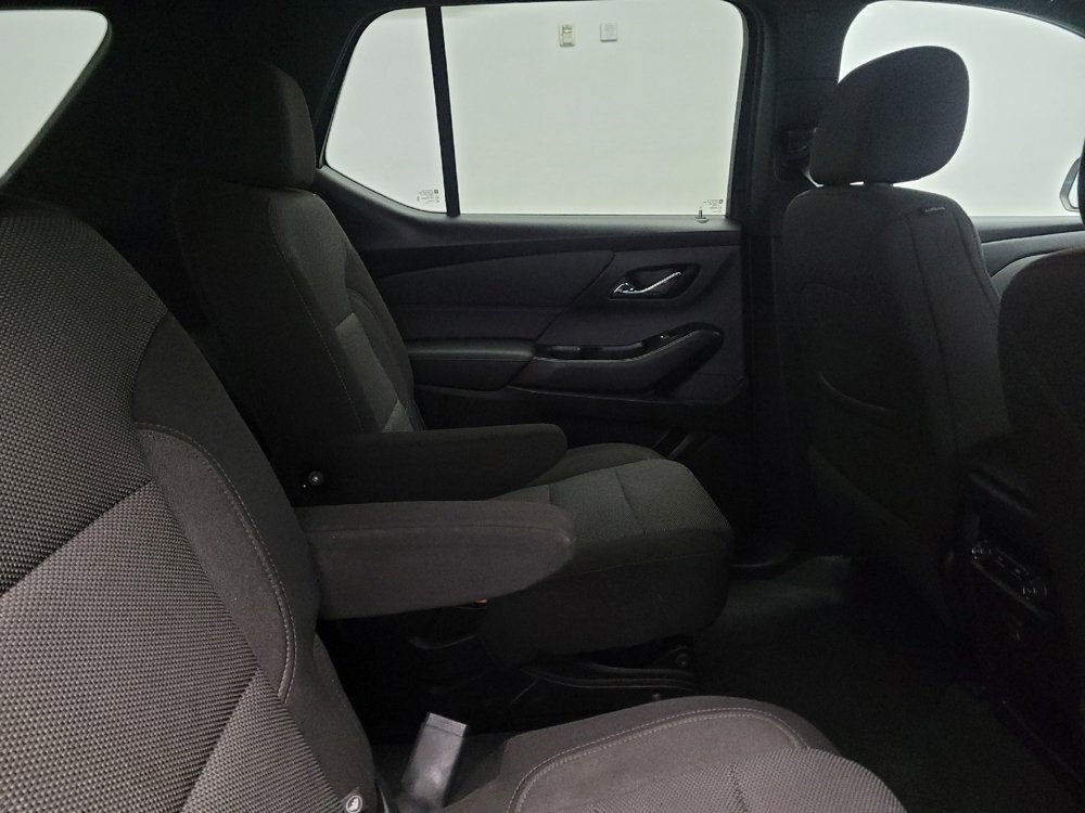Used 2023 Chevrolet Traverse LT image 19