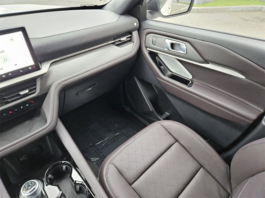 New 2026 Ford Explorer Platinum image 15