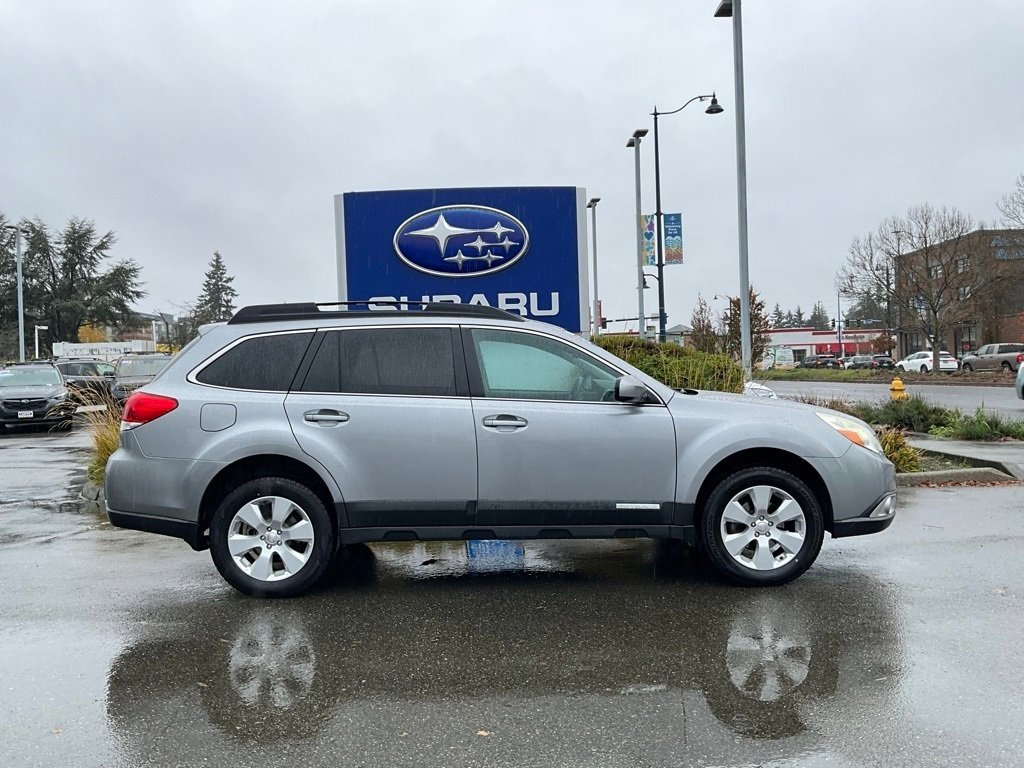 Used 2011 Subaru Outback 2.5i Premium w/ All-Weather Pkg image 9