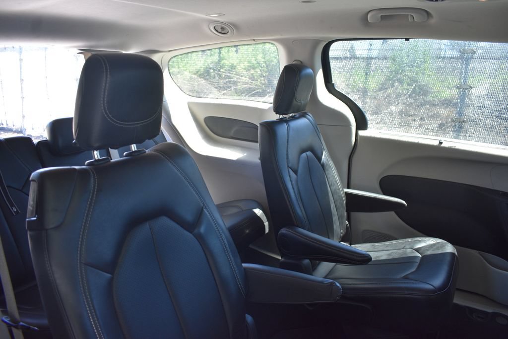Used 2024 Chrysler Pacifica Touring-L FWD image 23