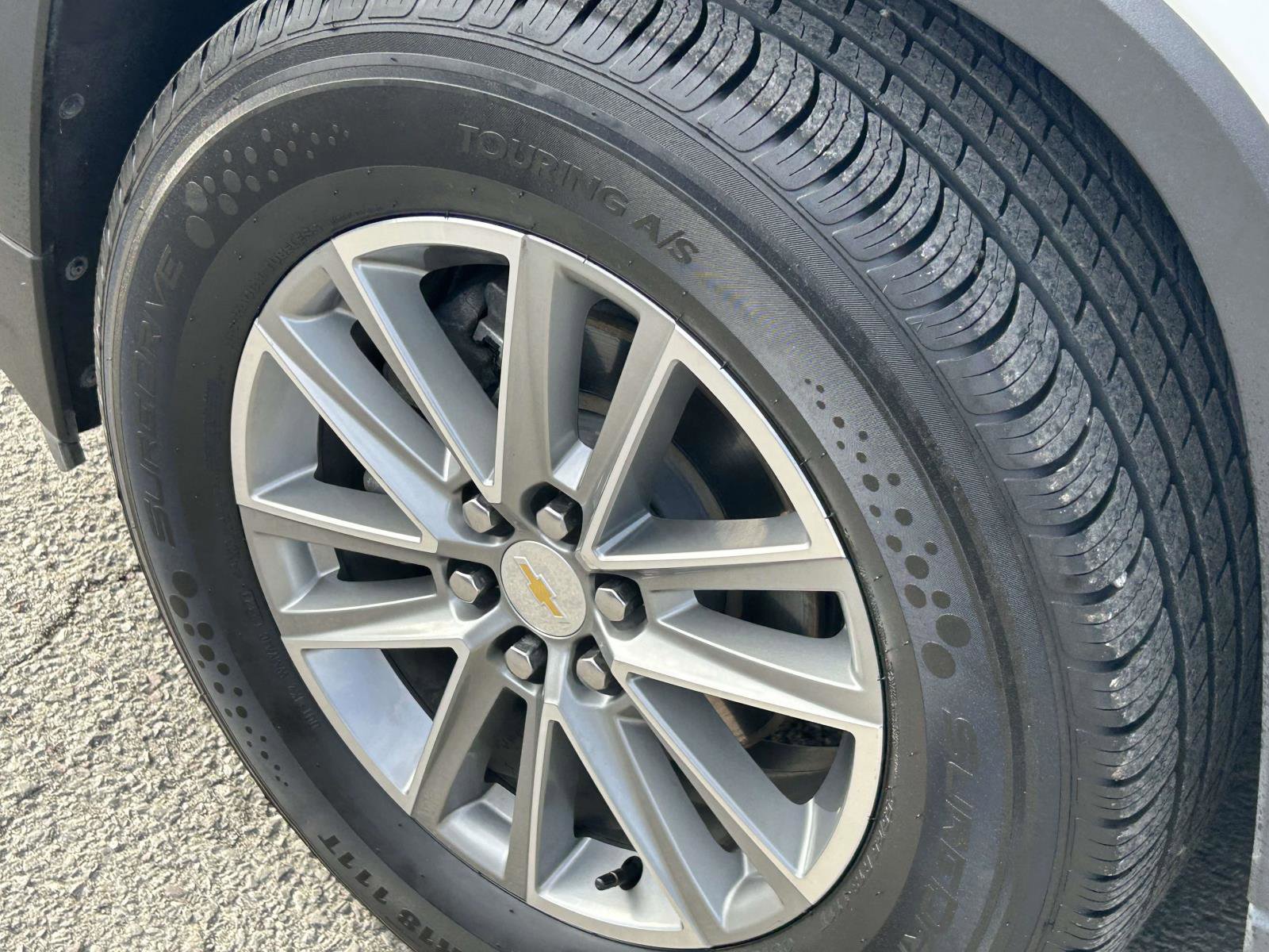 Used 2023 Chevrolet Traverse LT image 9