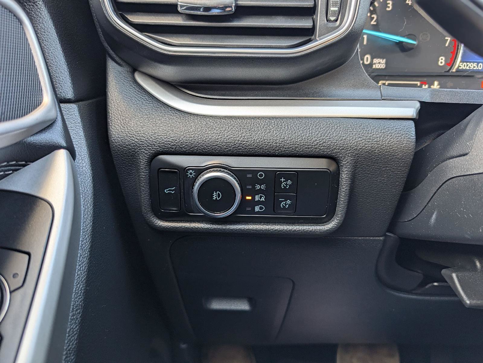 Used 2021 Ford Explorer XLT w/ Equipment Group 202A AWD/4WD image 31