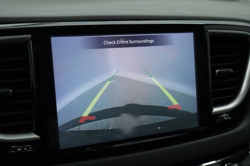 Certified 2023 Chrysler Pacifica Touring-L FWD image 33