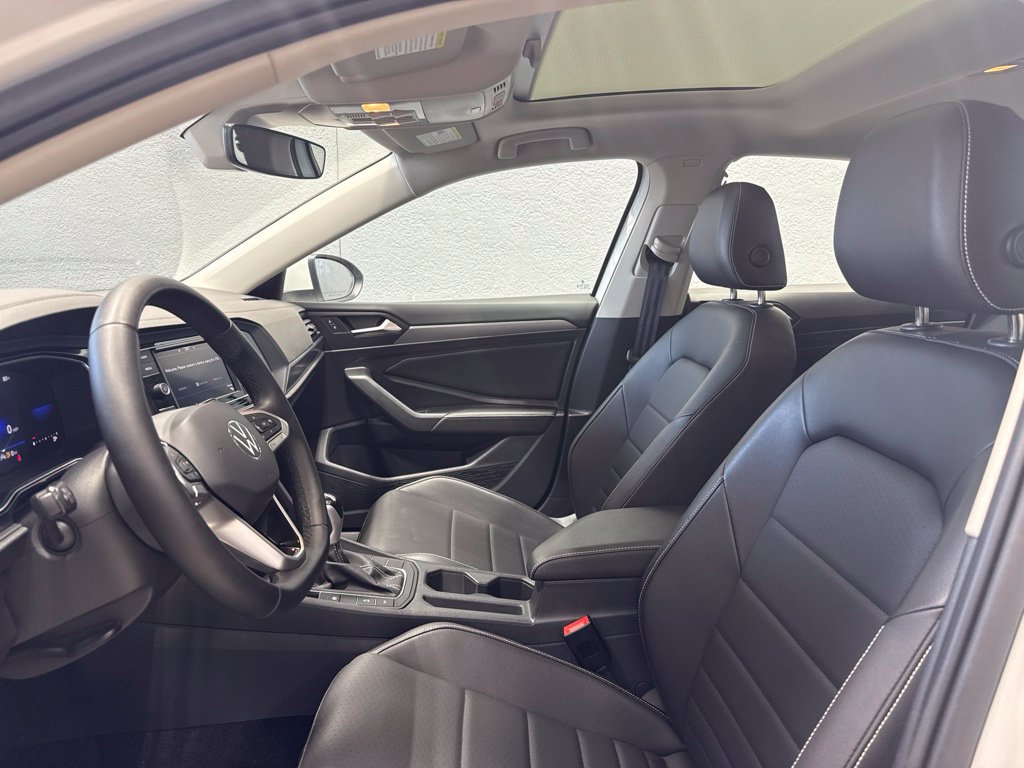 Used 2023 Volkswagen Jetta SE w/ Panoramic Sunroof Package FWD image 10