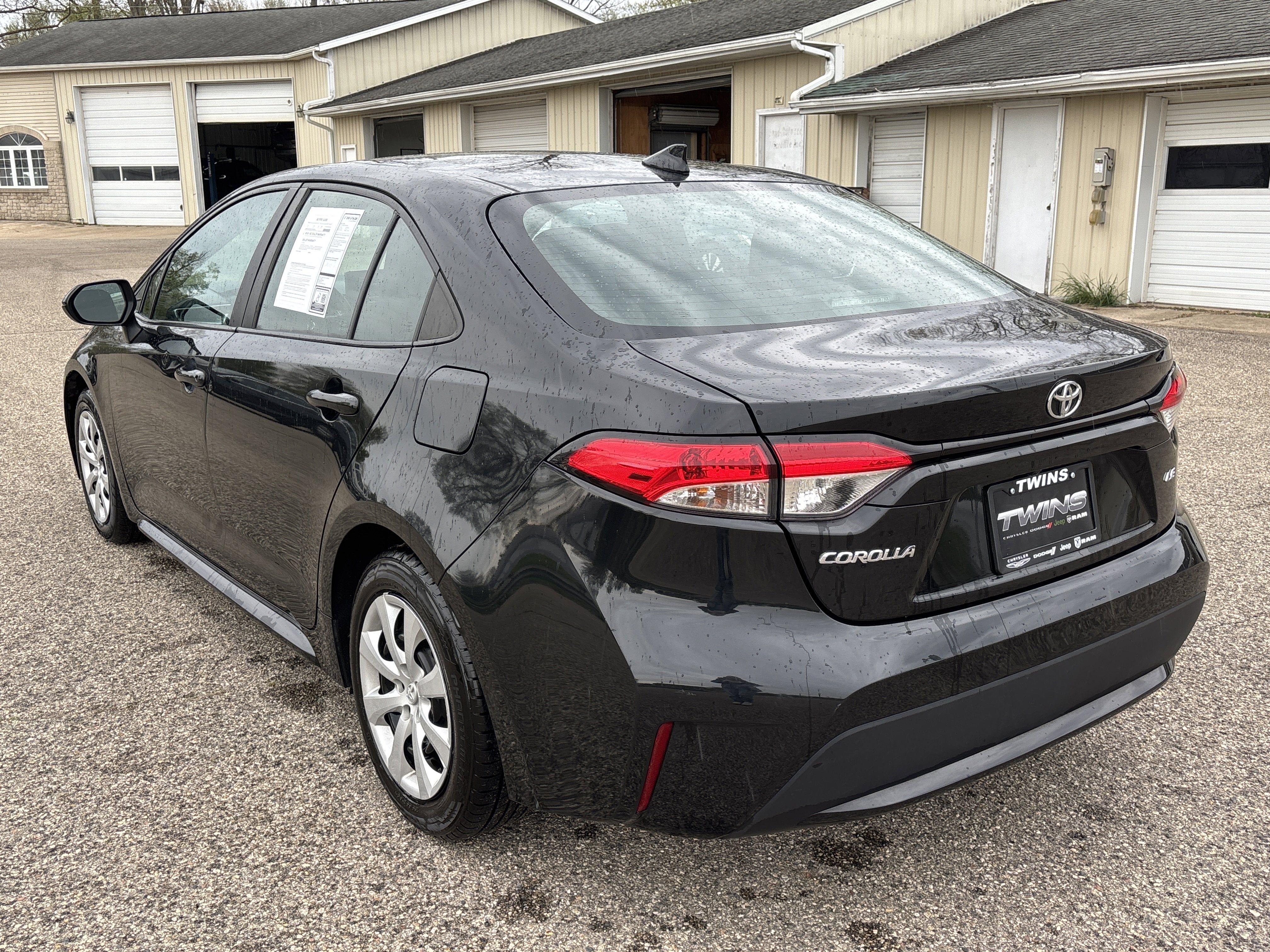 Used 2022 Toyota Corolla LE FWD image 7