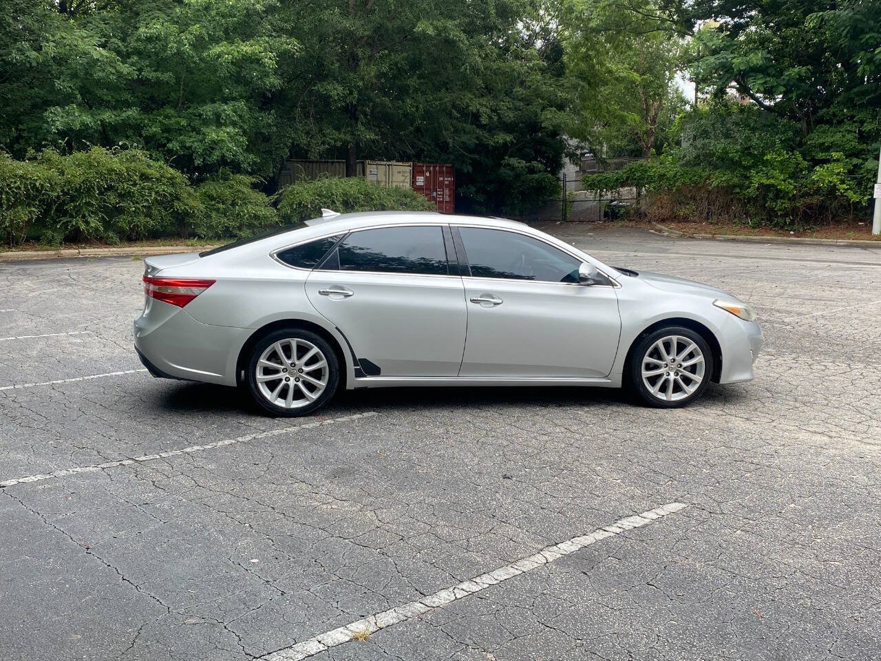 Used 2013 Toyota Avalon Limited FWD image 4