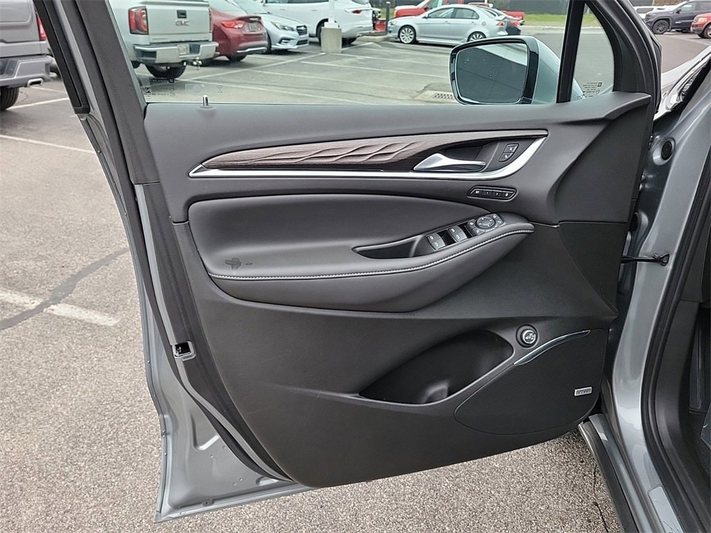 Used 2023 Buick Enclave Avenir w/ Avenir Technology Package image 19