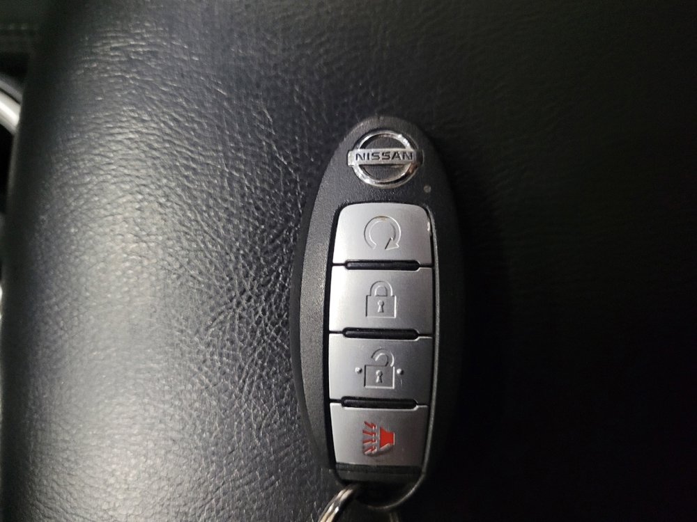 Used 2020 Nissan Pathfinder SV image 32