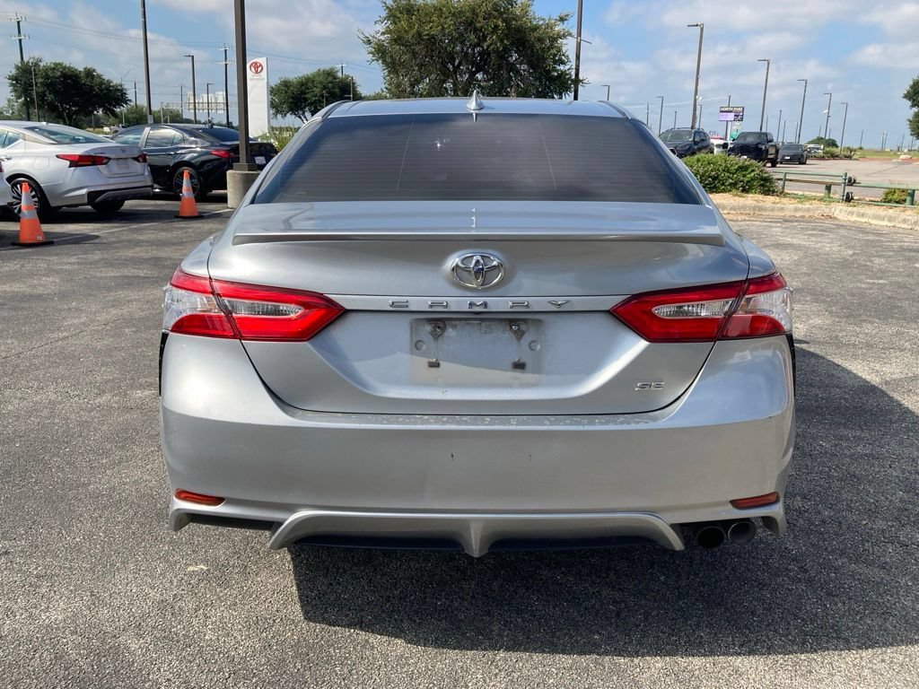 Used 2020 Toyota Camry SE FWD image 5