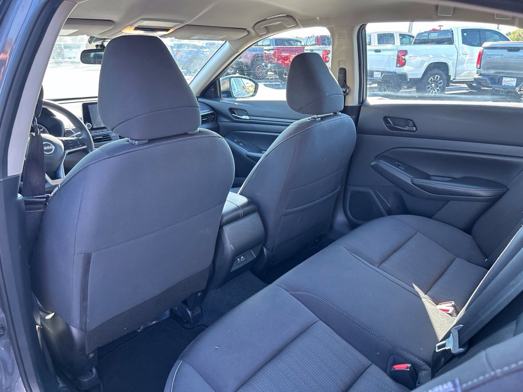 Used 2024 Nissan Altima 2.5 SV FWD image 32