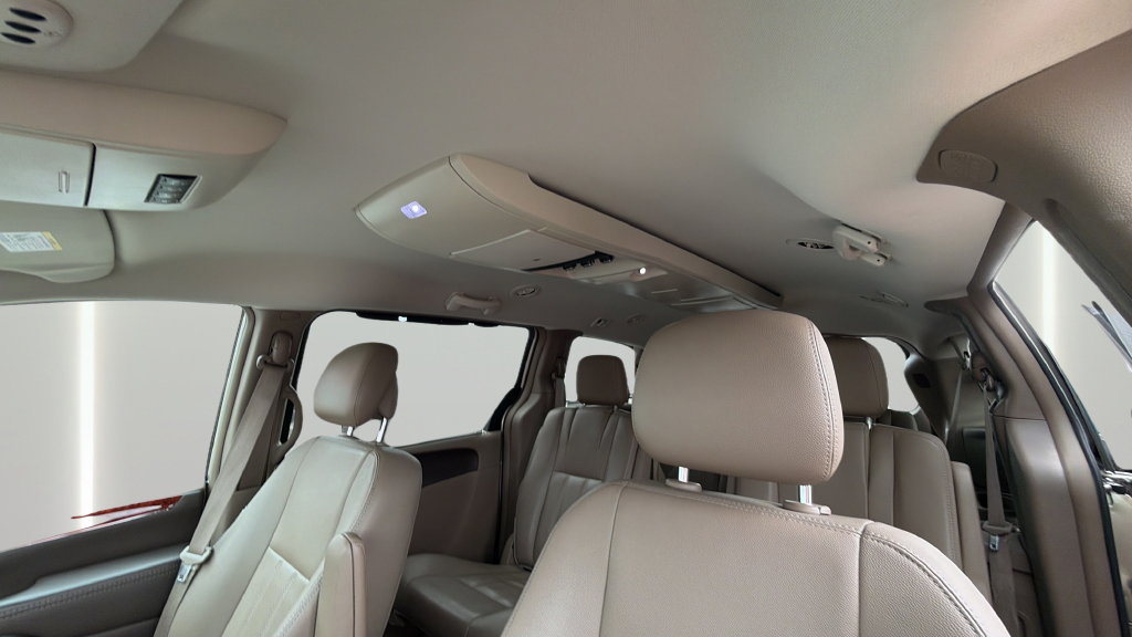 Used 2015 Chrysler Town & Country Touring-L w/ Driver Convenience Group FWD image 32